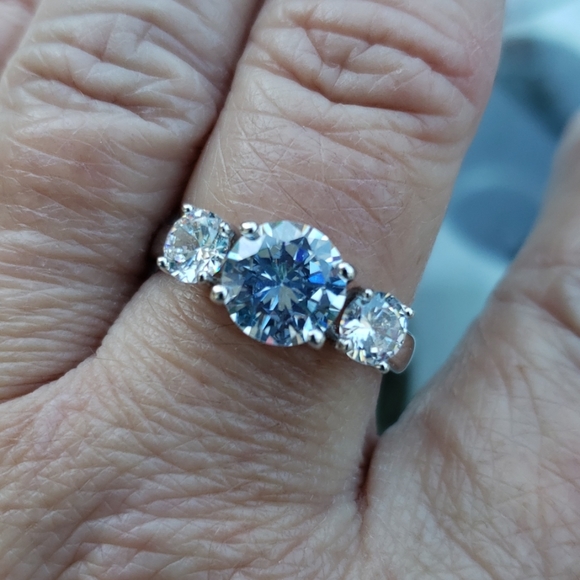 Silver ring - Picture 1 of 2